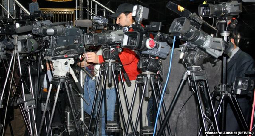 فضائيات عراقية تُسرح العشرات من صحفييها